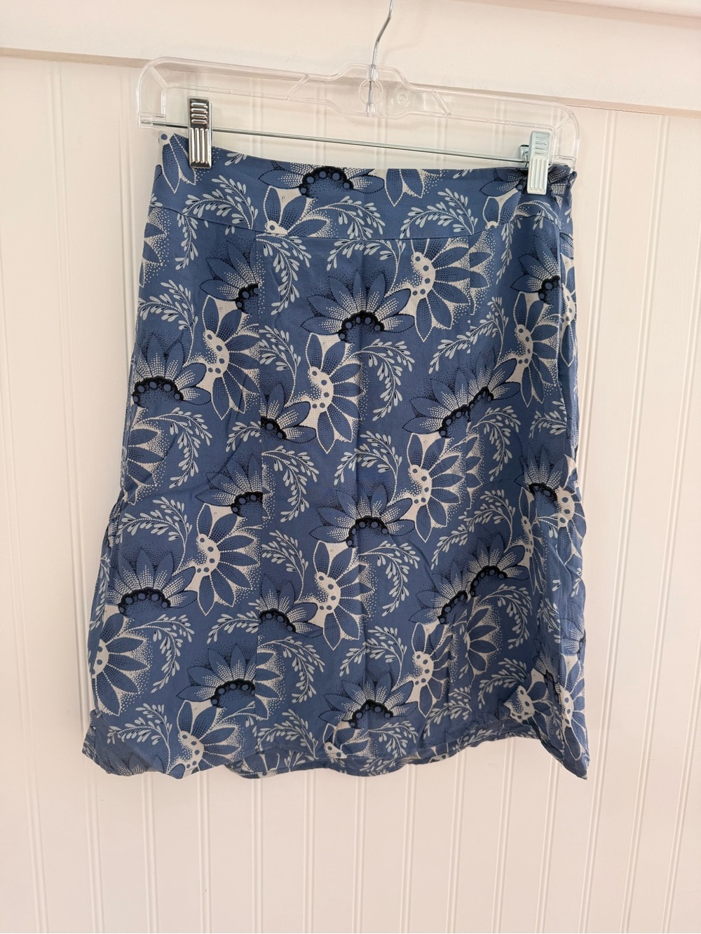 Loft Blue patterned skirt. Size 4P